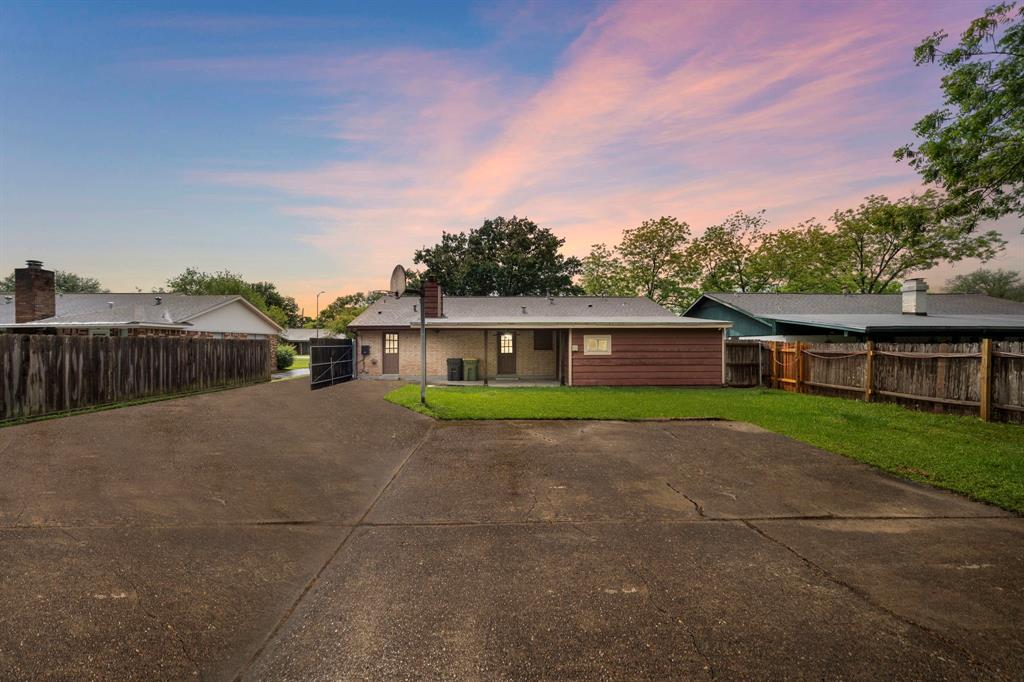 1111 Robert Street, Pearland, Texas image 2