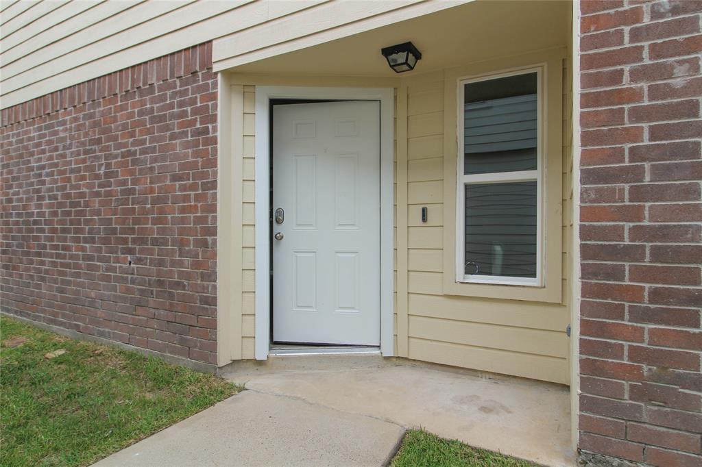 16726 Warbler Drive, Conroe, Texas image 3