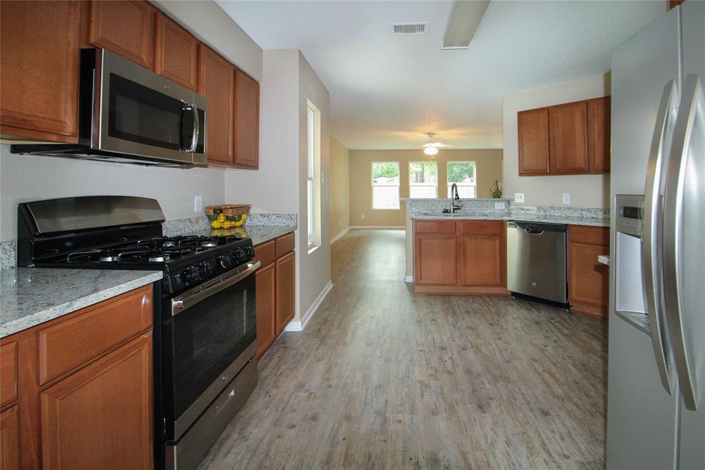 16726 Warbler Drive, Conroe, Texas image 9