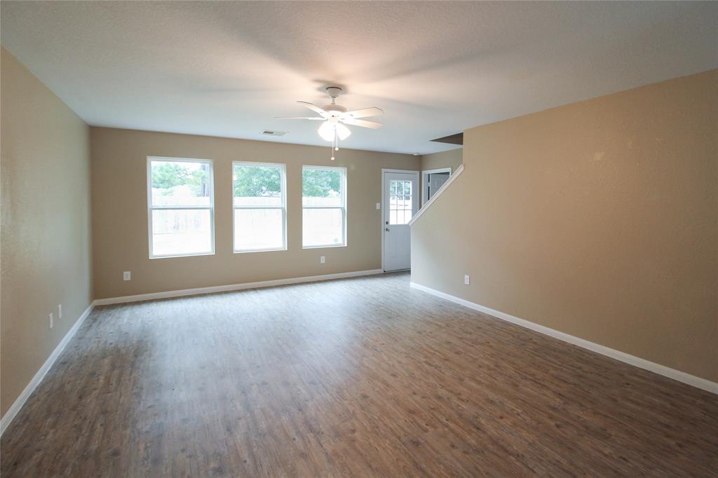 16726 Warbler Drive, Conroe, Texas image 5