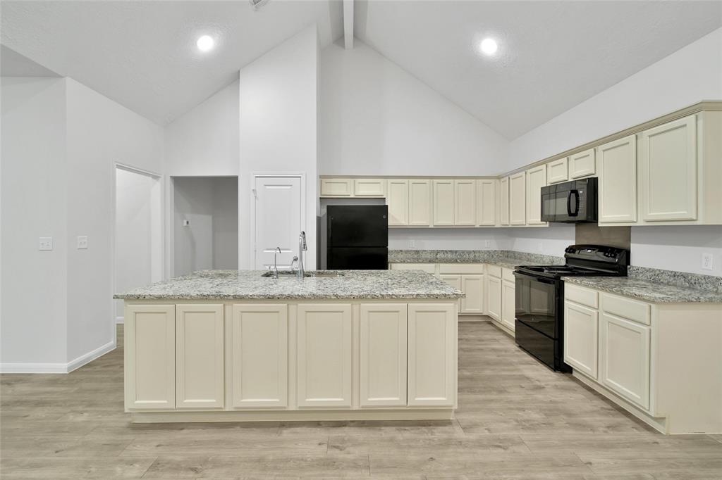 15072 Fannin Road