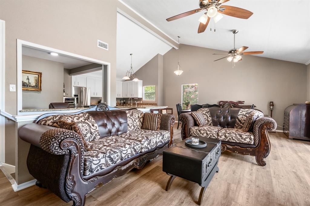 17 Lakeview Village
