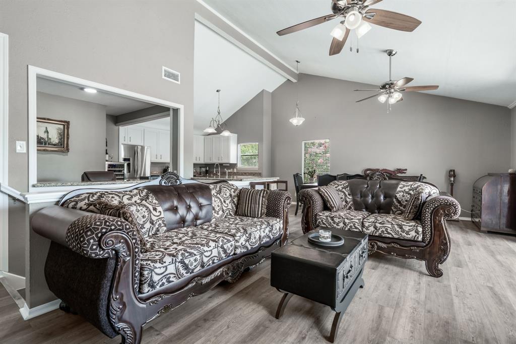 17 Lakeview Village