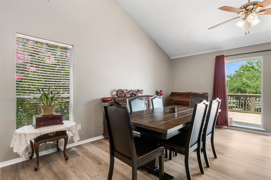 17 Lakeview Village