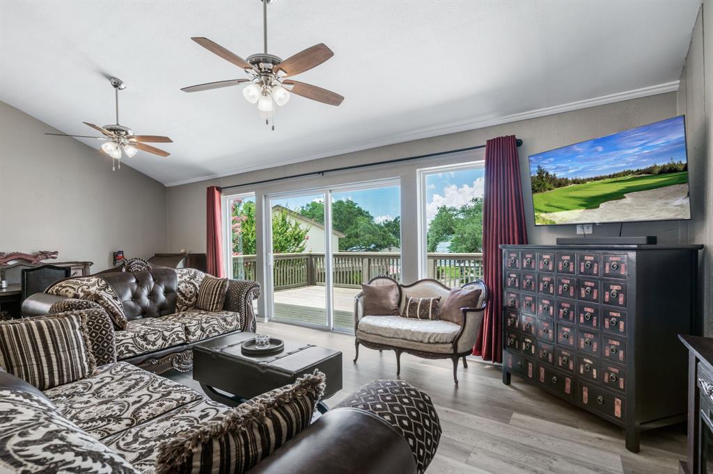 17 Lakeview Village