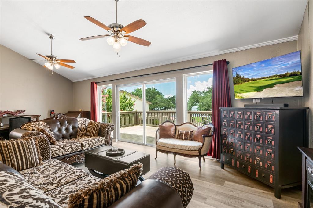 17 Lakeview Village