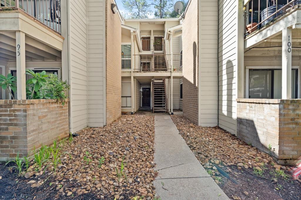 3500 Tangle Brush Drive 1