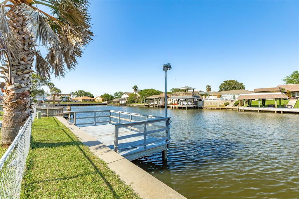 8 Lakeview Drive, Galveston, Texas image 5