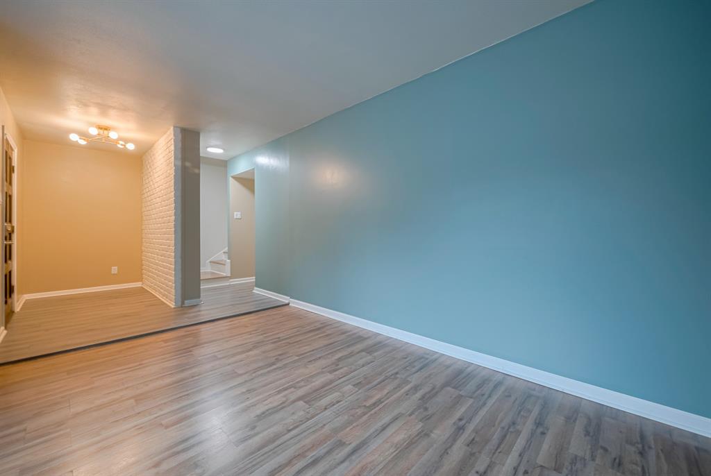 836 Wax Myrtle Lane, Houston, Texas image 5