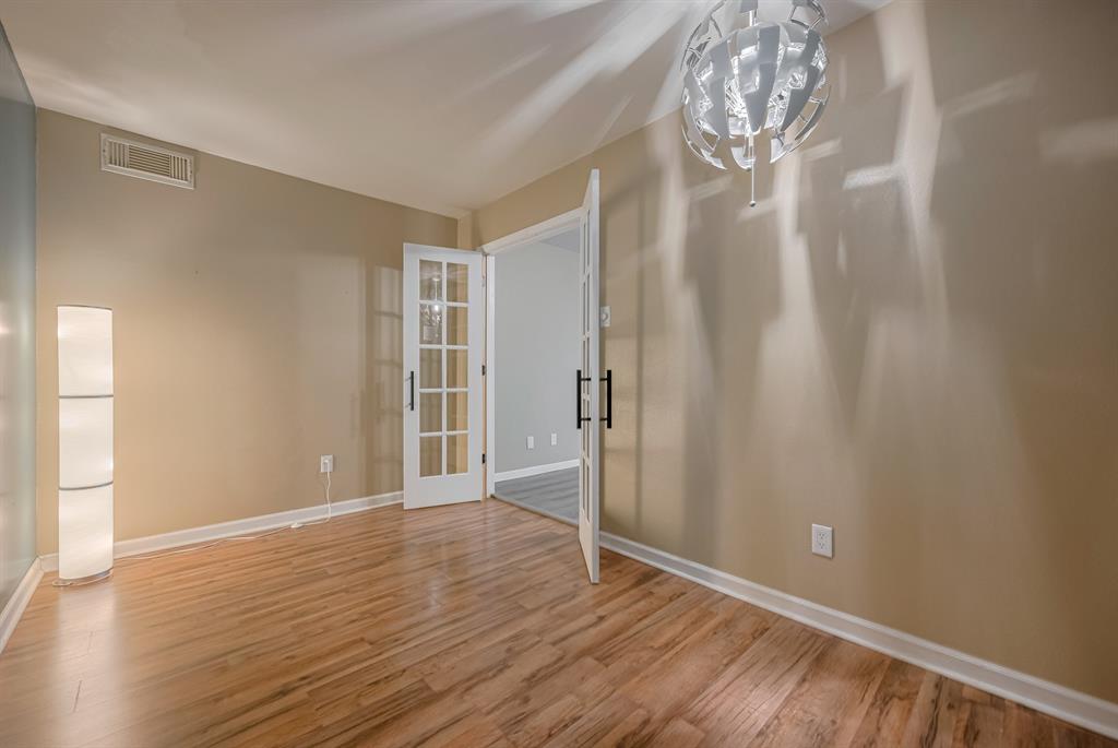 836 Wax Myrtle Lane, Houston, Texas image 10
