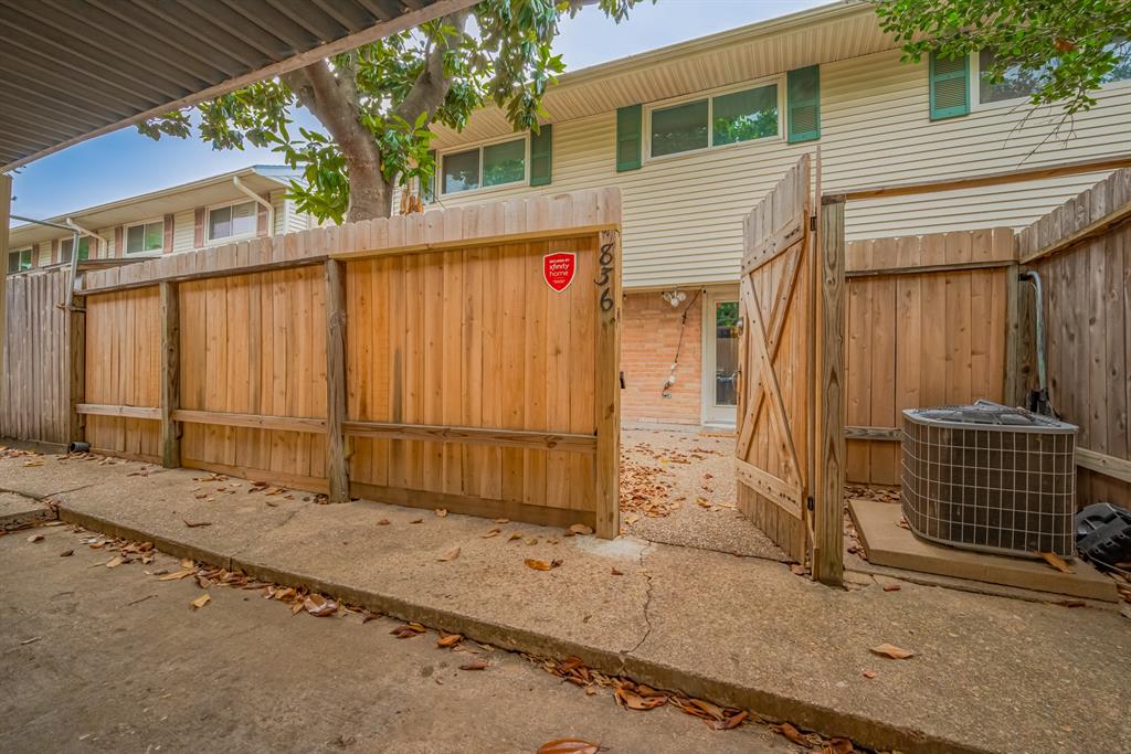 836 Wax Myrtle Lane, Houston, Texas image 33