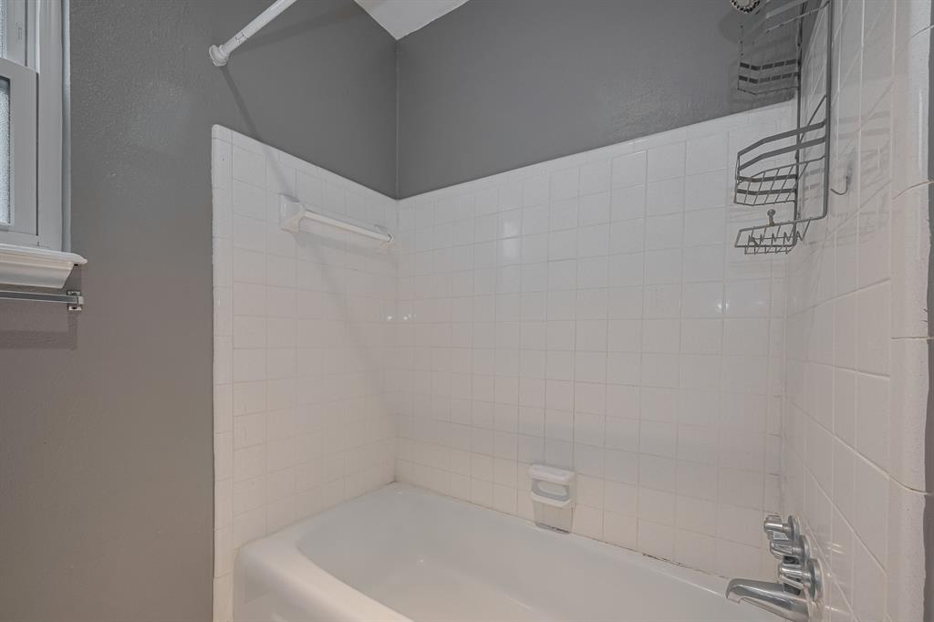 836 Wax Myrtle Lane, Houston, Texas image 22