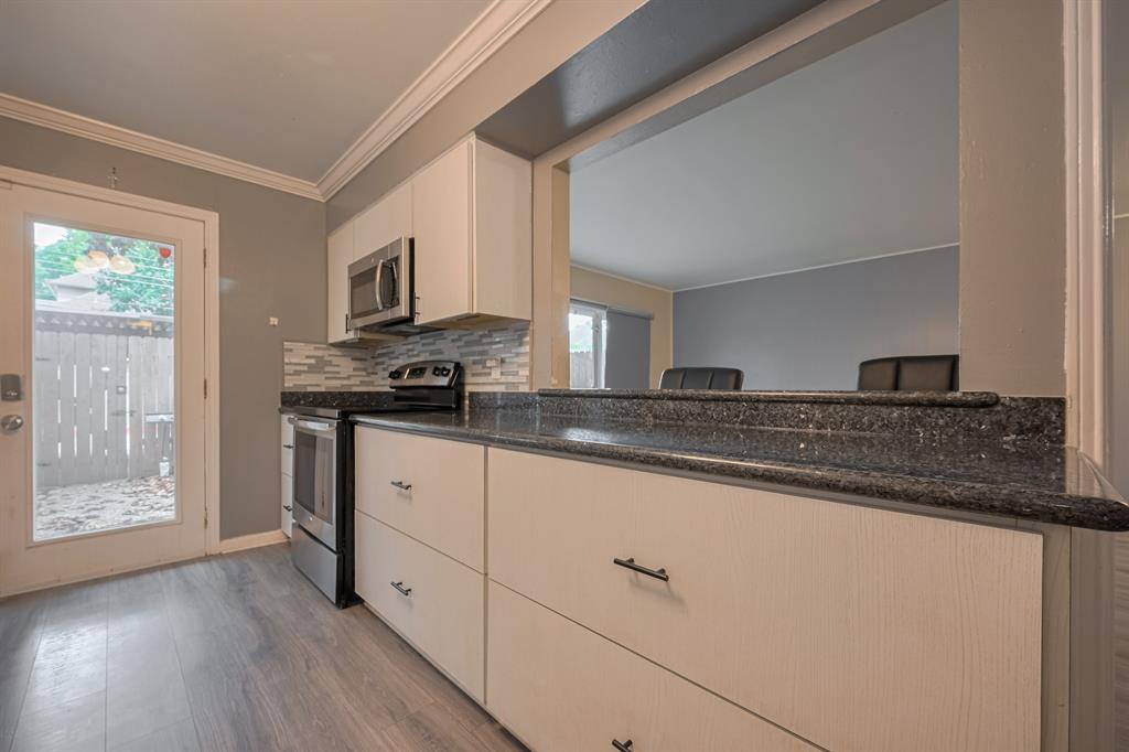 836 Wax Myrtle Lane, Houston, Texas image 12