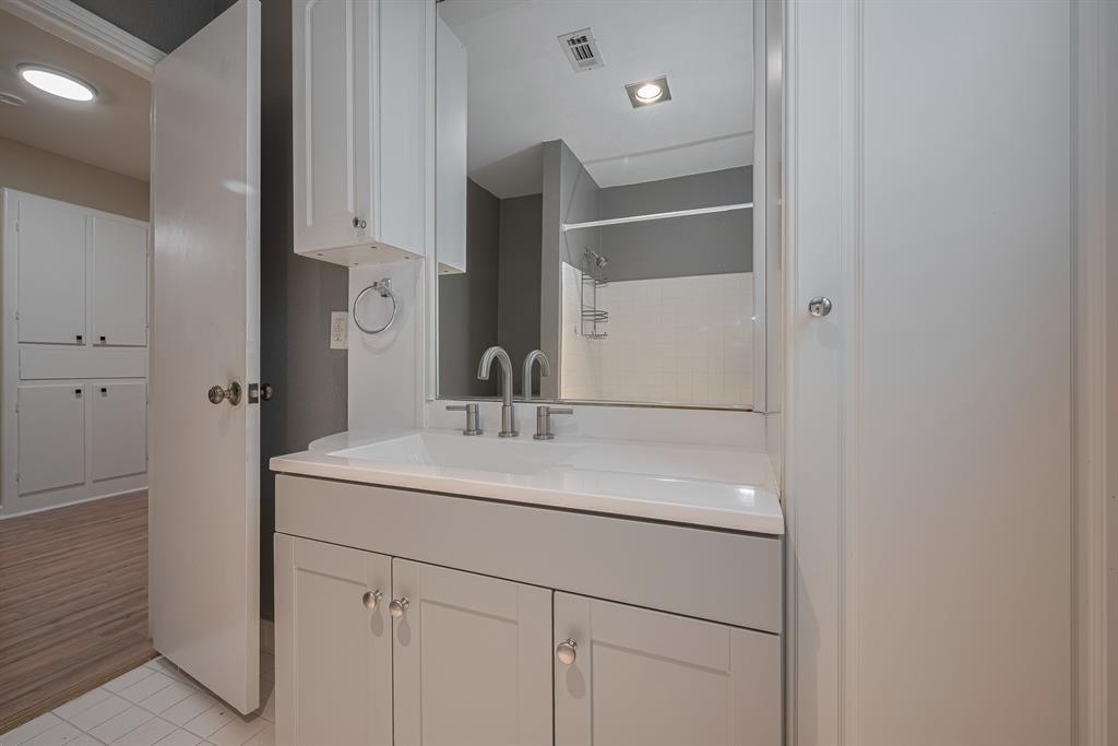 836 Wax Myrtle Lane, Houston, Texas image 21