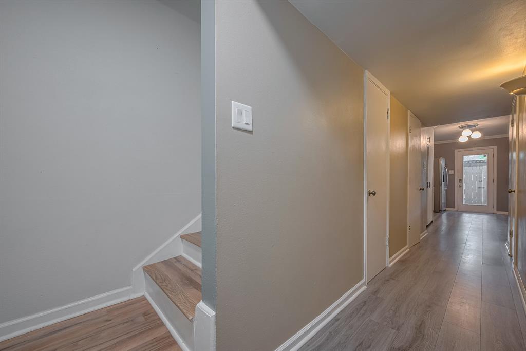 836 Wax Myrtle Lane, Houston, Texas image 6