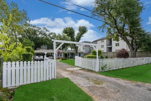 1730 Crestdale Drive, Houston, Texas image 2