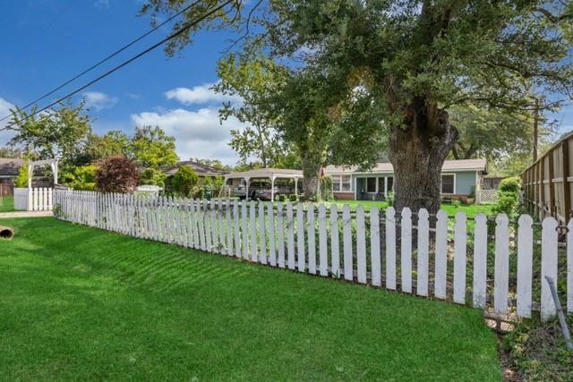1730 Crestdale Drive, Houston, Texas image 3