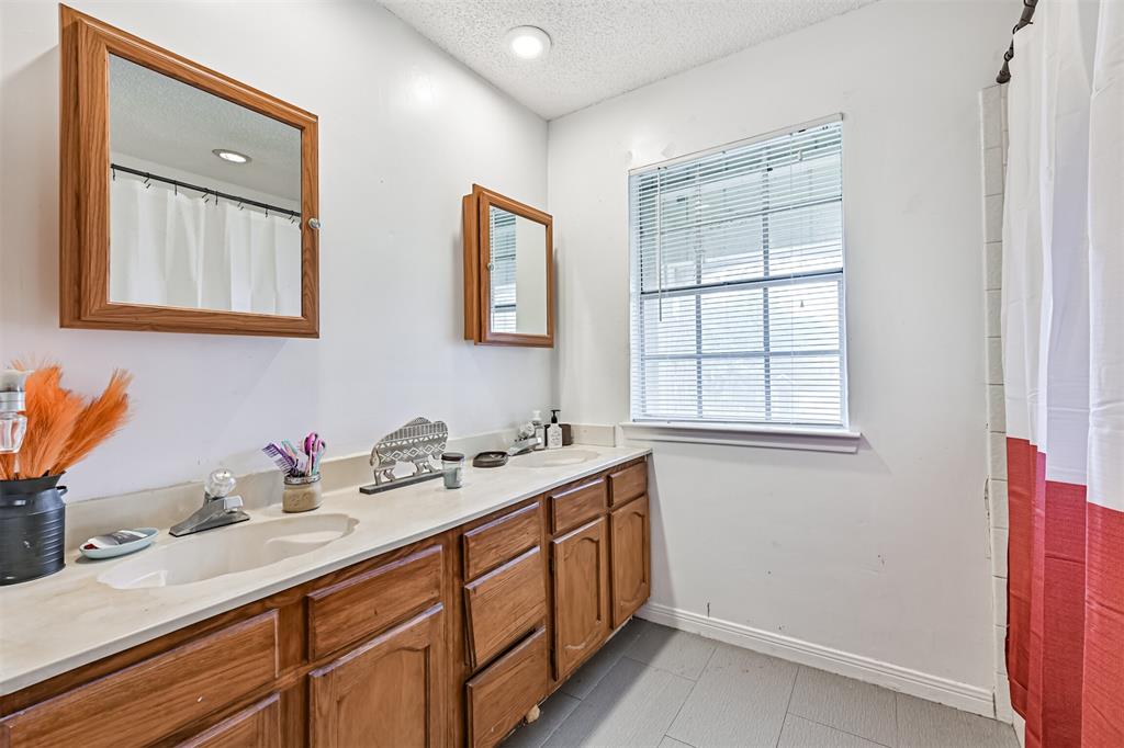 1411 Bayou Glen Drive, La Porte, Texas image 12