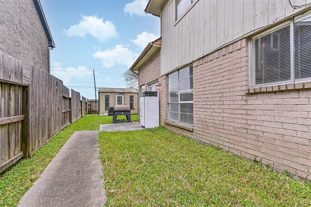 1411 Bayou Glen Drive, La Porte, Texas image 17