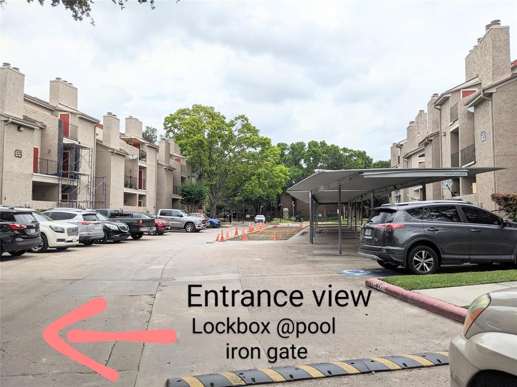 10855 Meadowglen Lane #702, Houston, Texas image 8