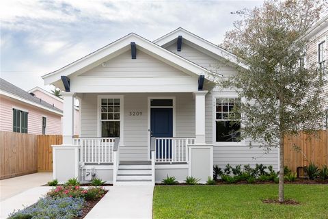 Photo of 3209 Avenue P 1/2, Galveston, TX 77550 (MLS # 82086406)