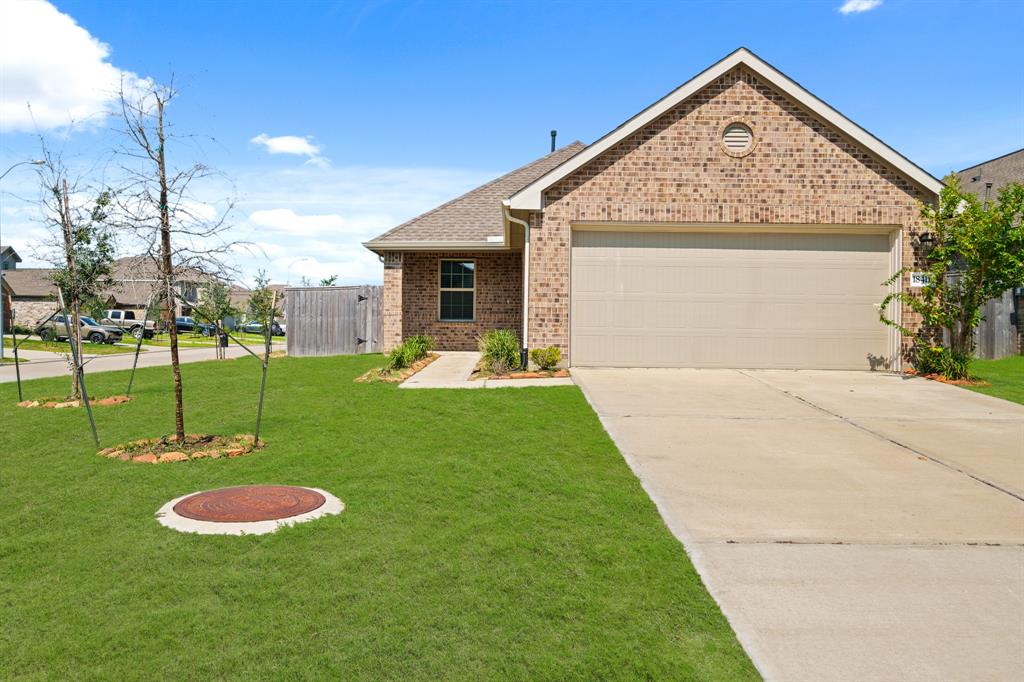 18411 Running Shadow Court, Hockley, Texas image 2