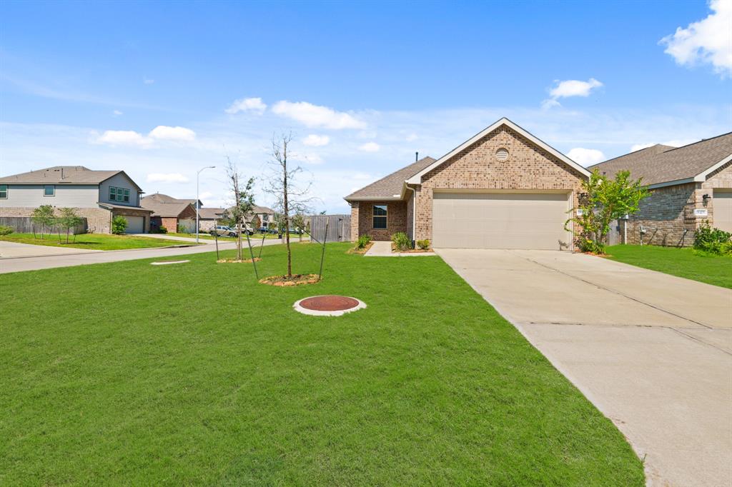 18411 Running Shadow Court, Hockley, Texas image 3