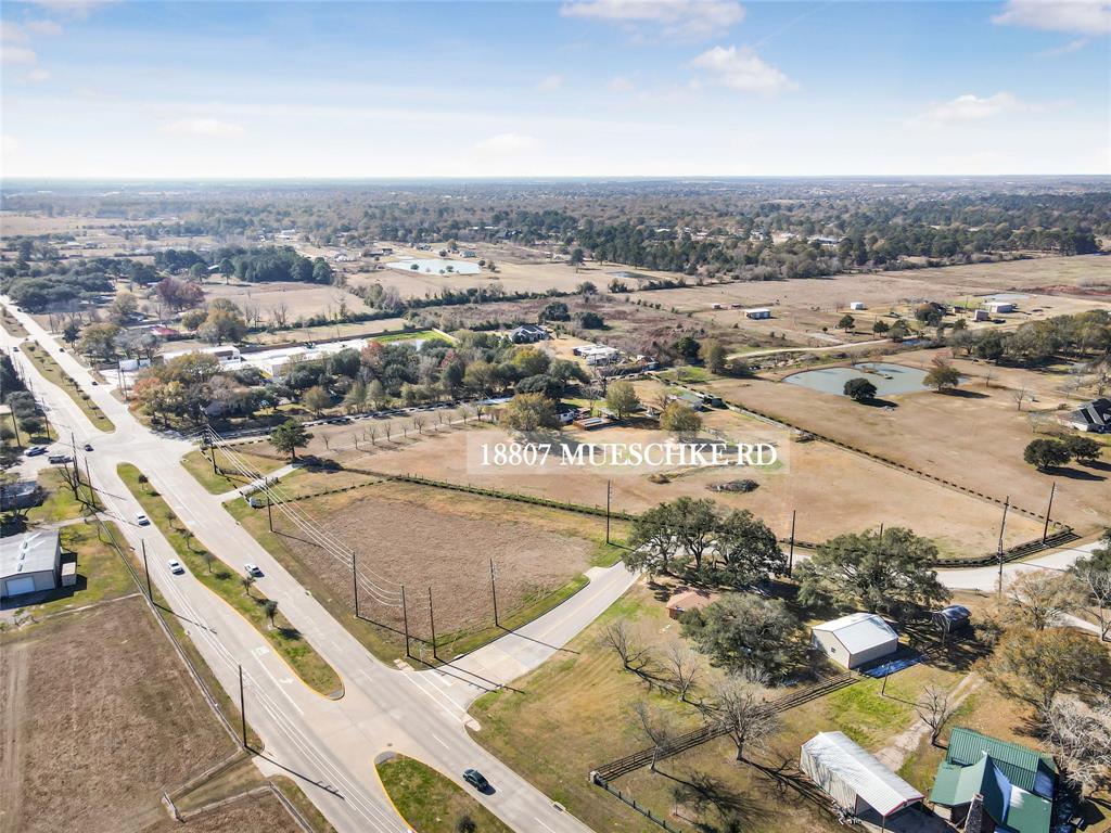 18807 Mueschke Road, Tomball, Texas image 2