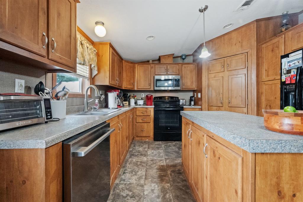 470 Antigua Drive, Point Blank, Texas image 12