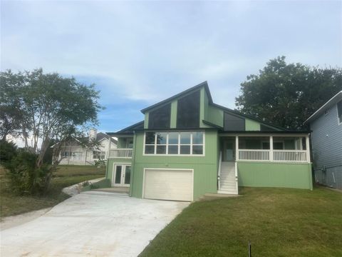 Photo of 311 Edgewater Drive, Livingston, TX 77351 (MLS # 55810572)