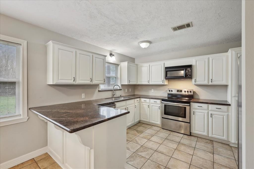 121 Timbercreek Lane, Lumberton, Texas image 11