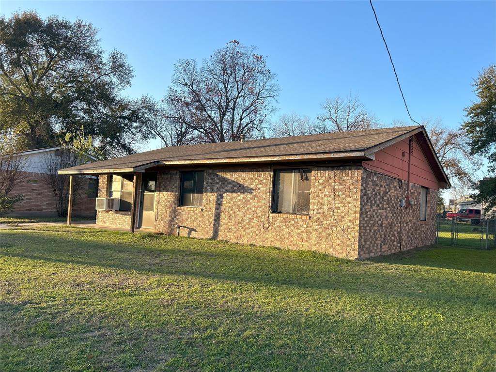 903 Crockett Street, Brenham, Texas image 2