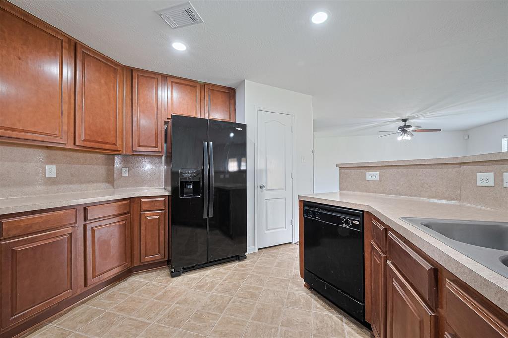 7734 Pasture Bend Lane, Cypress, Texas image 12