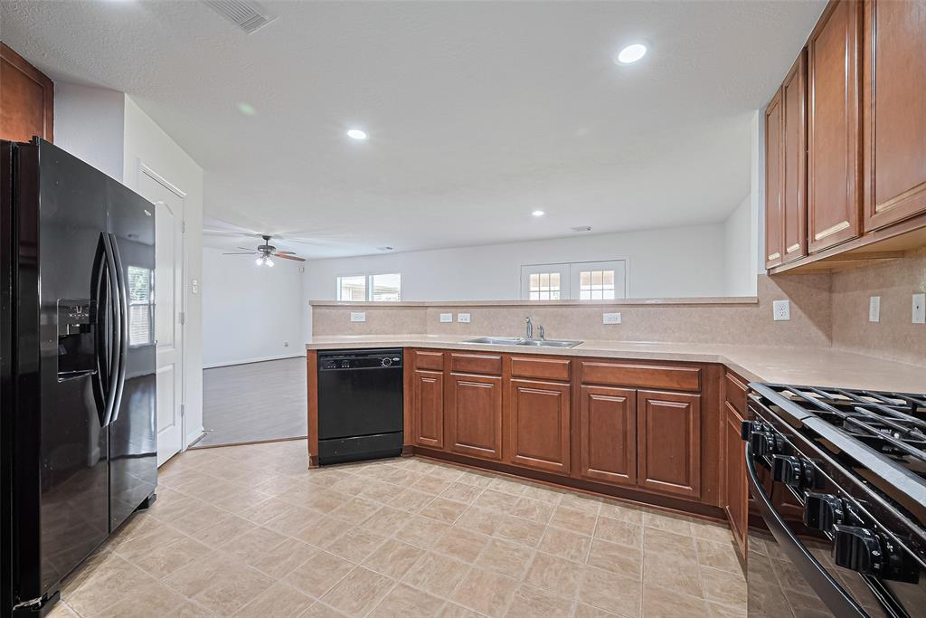 7734 Pasture Bend Lane, Cypress, Texas image 13