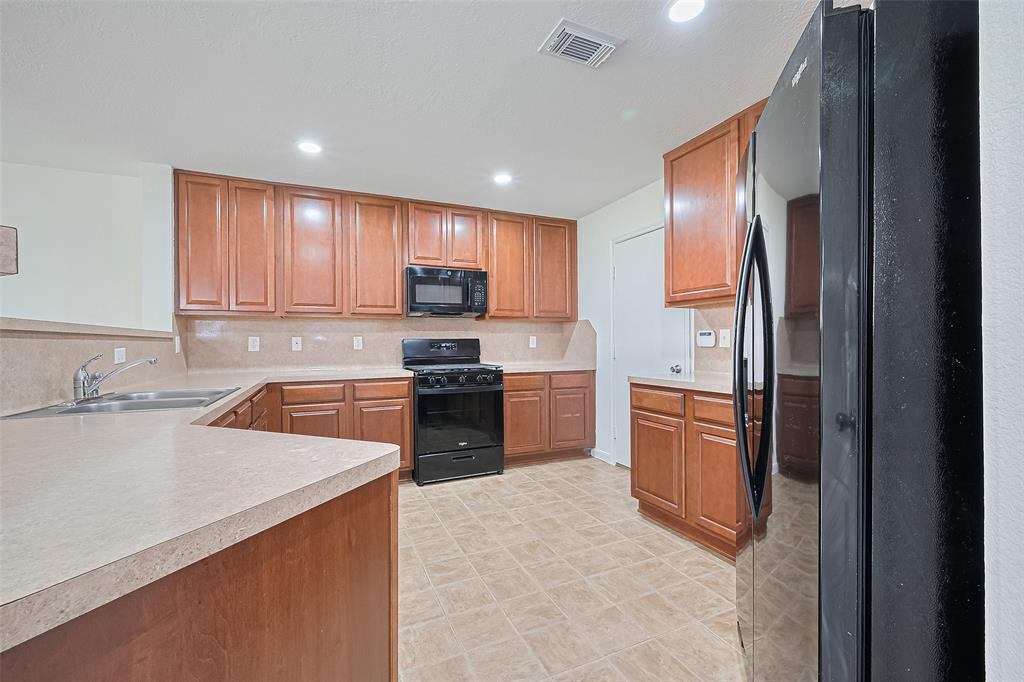 7734 Pasture Bend Lane, Cypress, Texas image 11