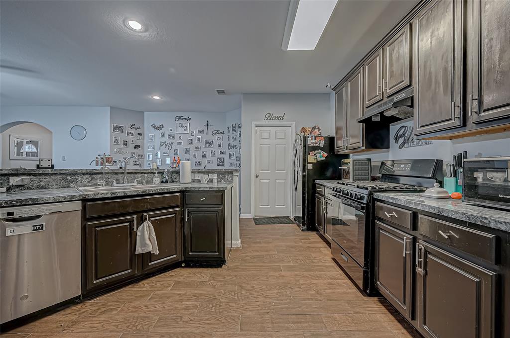 2827 Silver Charm, Houston, Texas image 18