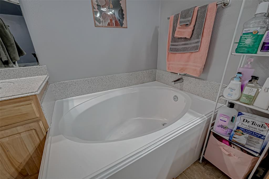2827 Silver Charm, Houston, Texas image 33