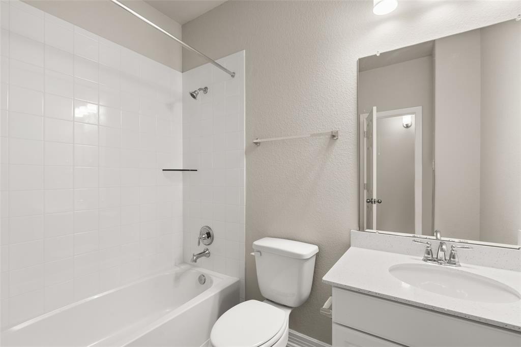 4105 Golden Bird Landing Court, League City, Texas image 12