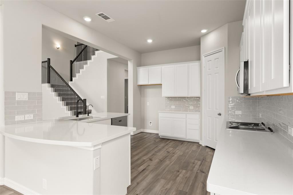 4105 Golden Bird Landing Court, League City, Texas image 7