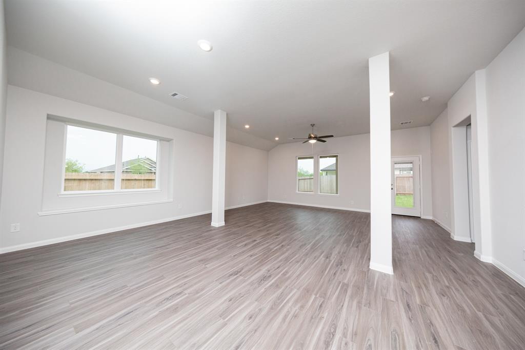 3001 Plains Circle, Brookshire, Texas image 12