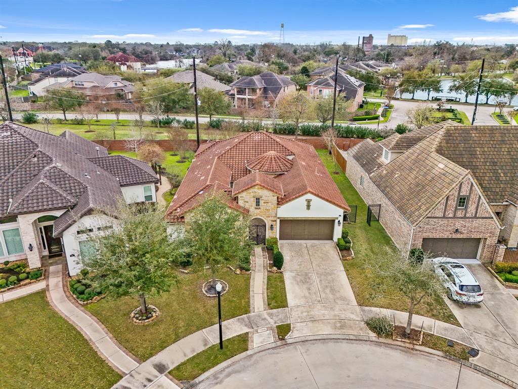 67 Quiet Vista Drive, Sugar Land, Texas image 4