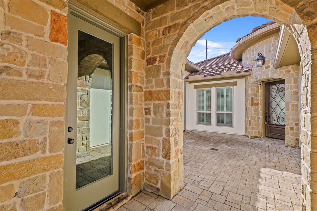 67 Quiet Vista Drive, Sugar Land, Texas image 2