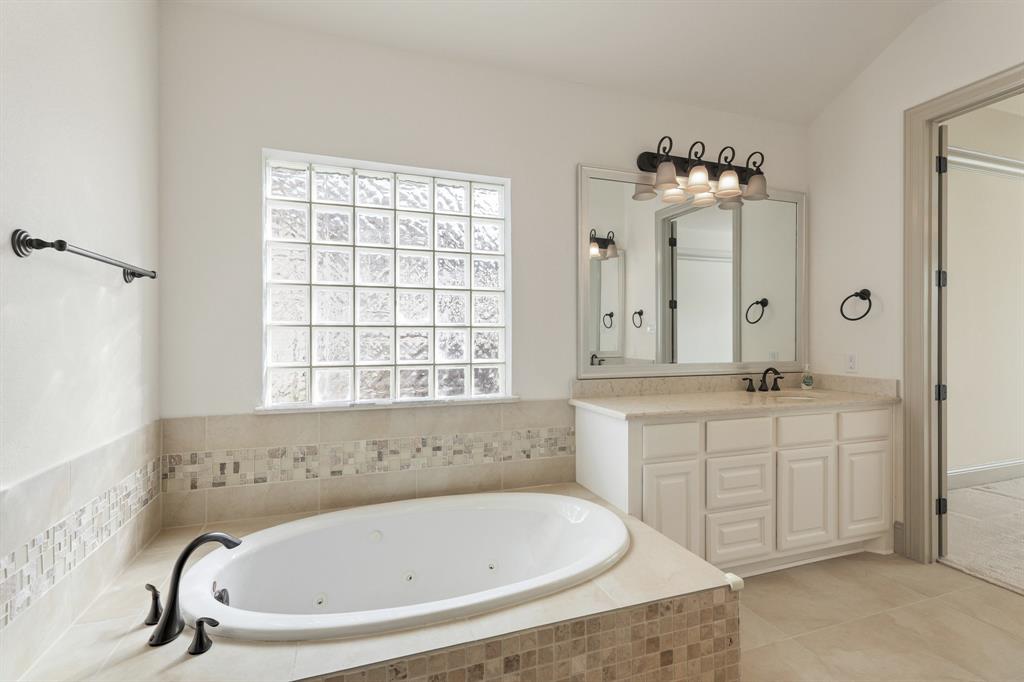67 Quiet Vista Drive, Sugar Land, Texas image 34