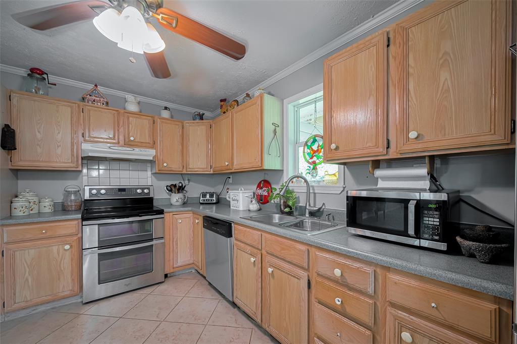 15606 Fir Road, Santa Fe, Texas image 11
