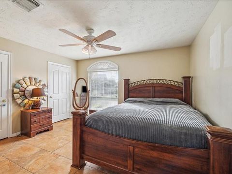Single Family Residence in Pearland TX 3501 Carson Court.jpg
