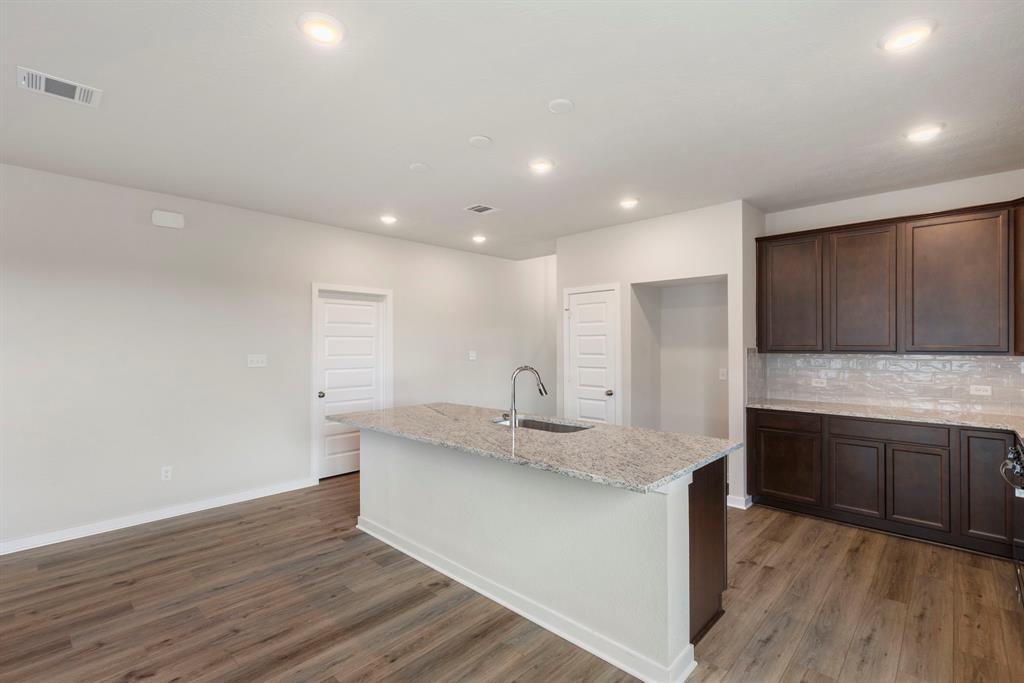 3706 Violet Lane, Huntsville, Texas image 13