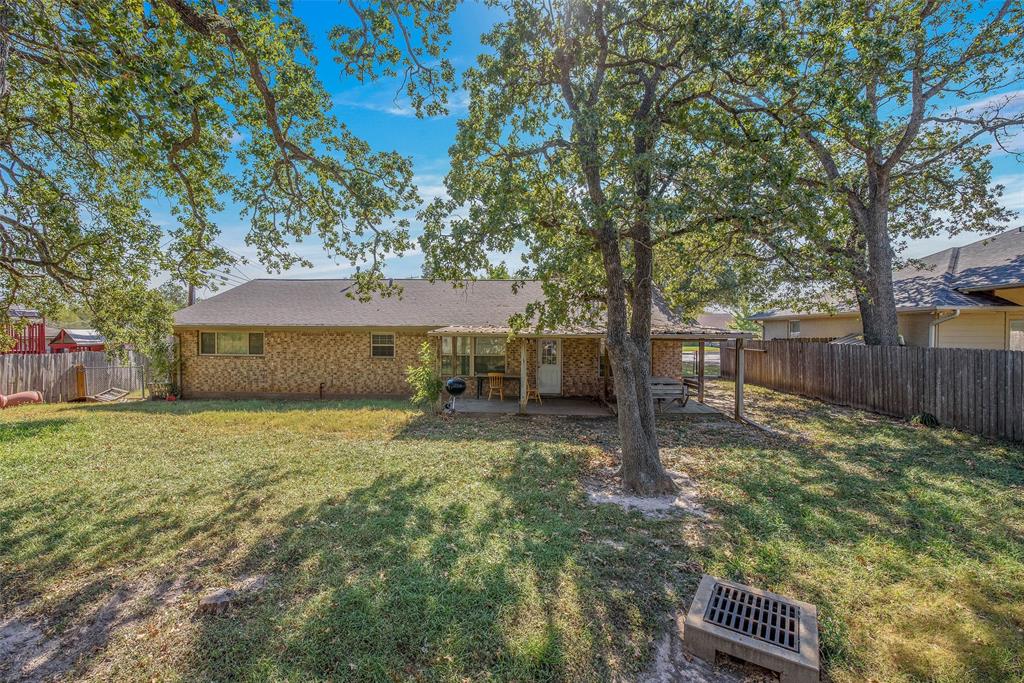 2911 Hillside Drive, Bryan, Texas image 17