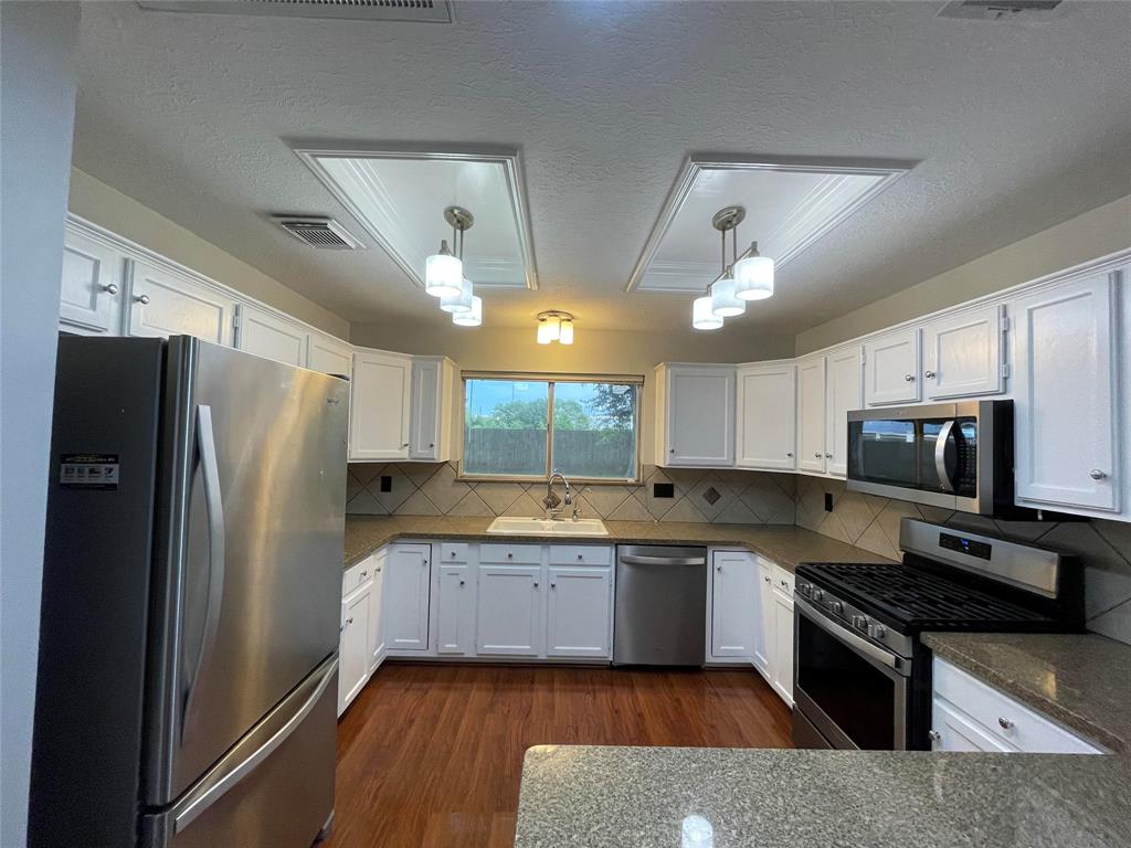 7110 Pembrough Lane, Katy, Texas image 7
