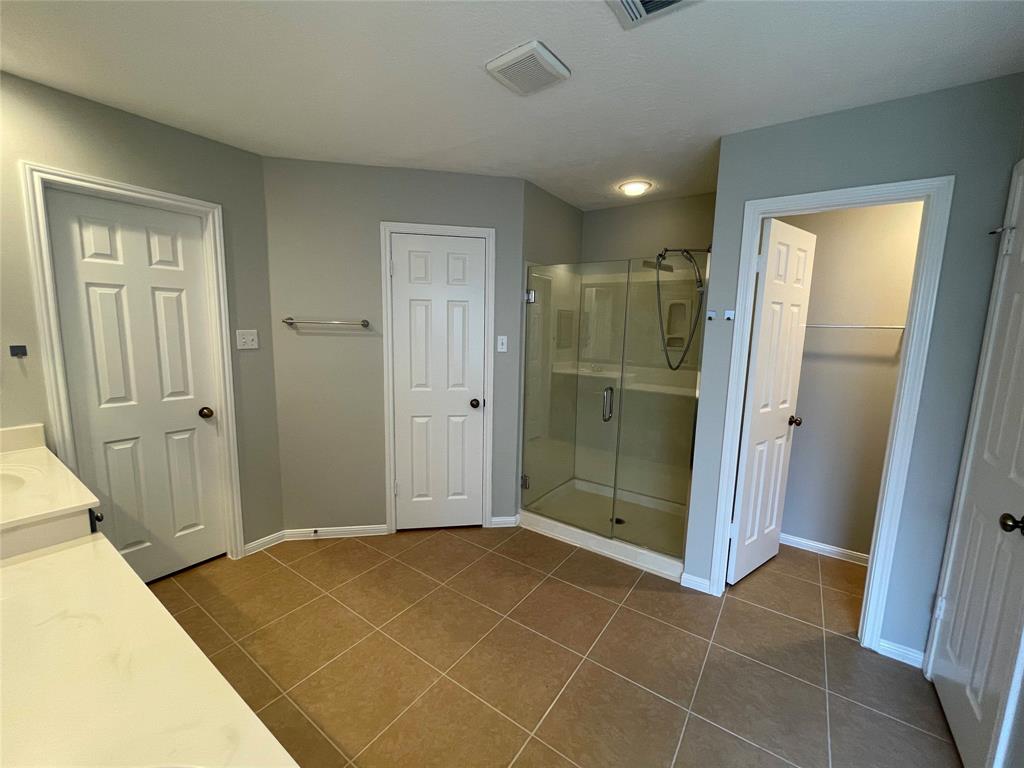 7110 Pembrough Lane, Katy, Texas image 18