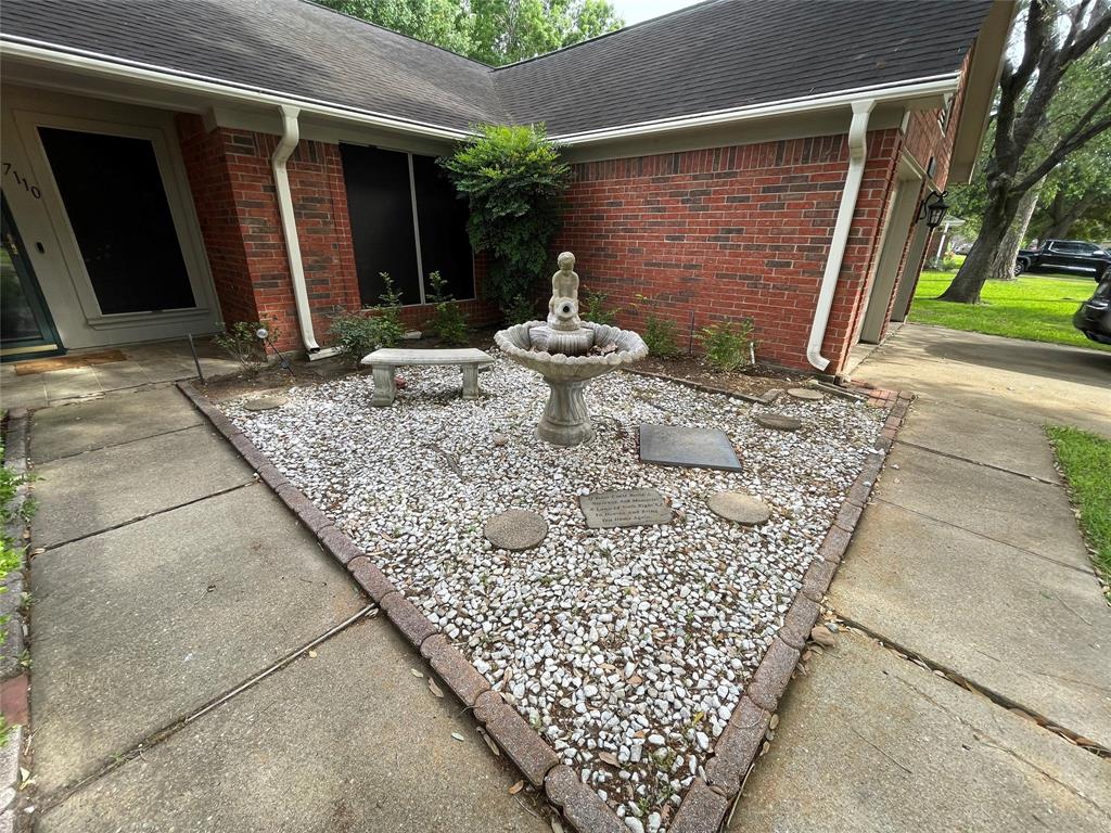 7110 Pembrough Lane, Katy, Texas image 3
